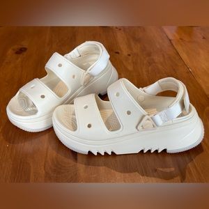 CROCS - Hiker Xscape Sandal - Vanilla - Size 6US